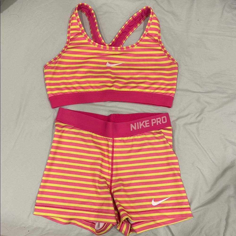 Nike Pro Striped Set